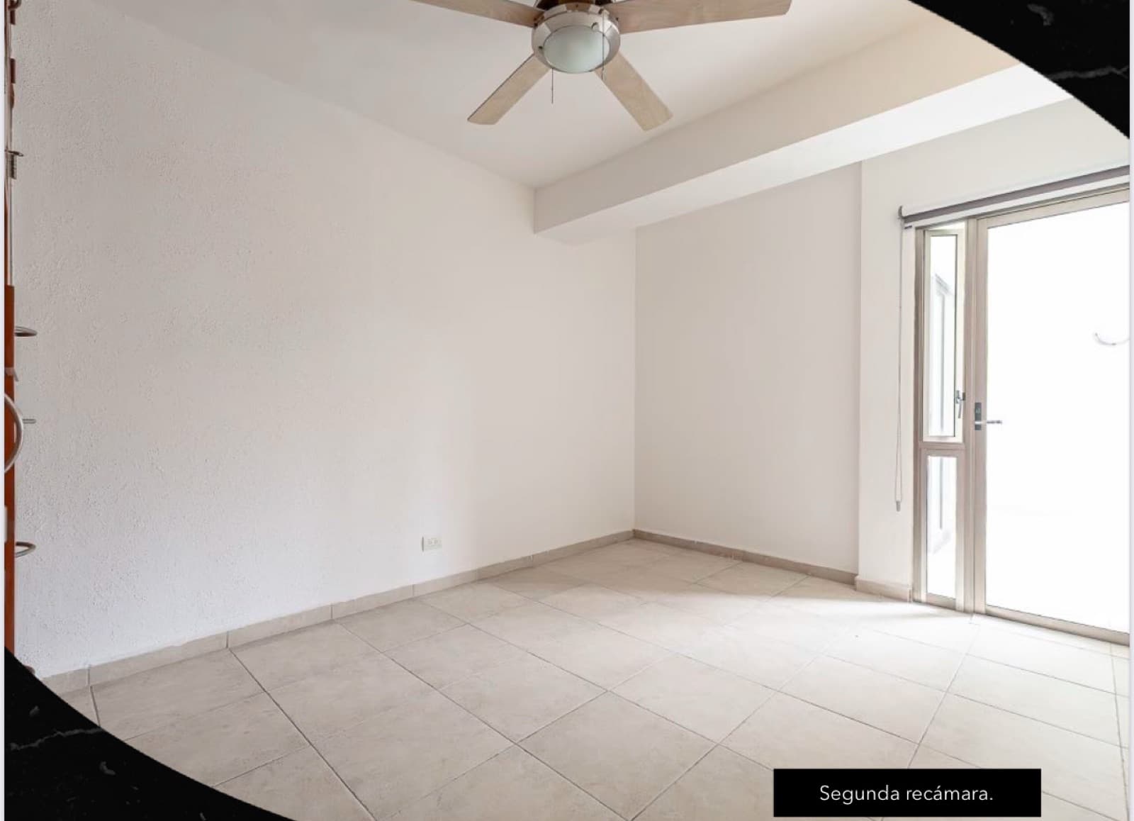 Two-story penthouse with 4 bedrooms, plus a studio and 4.5 bathrooms, near Plaza Las Américas
