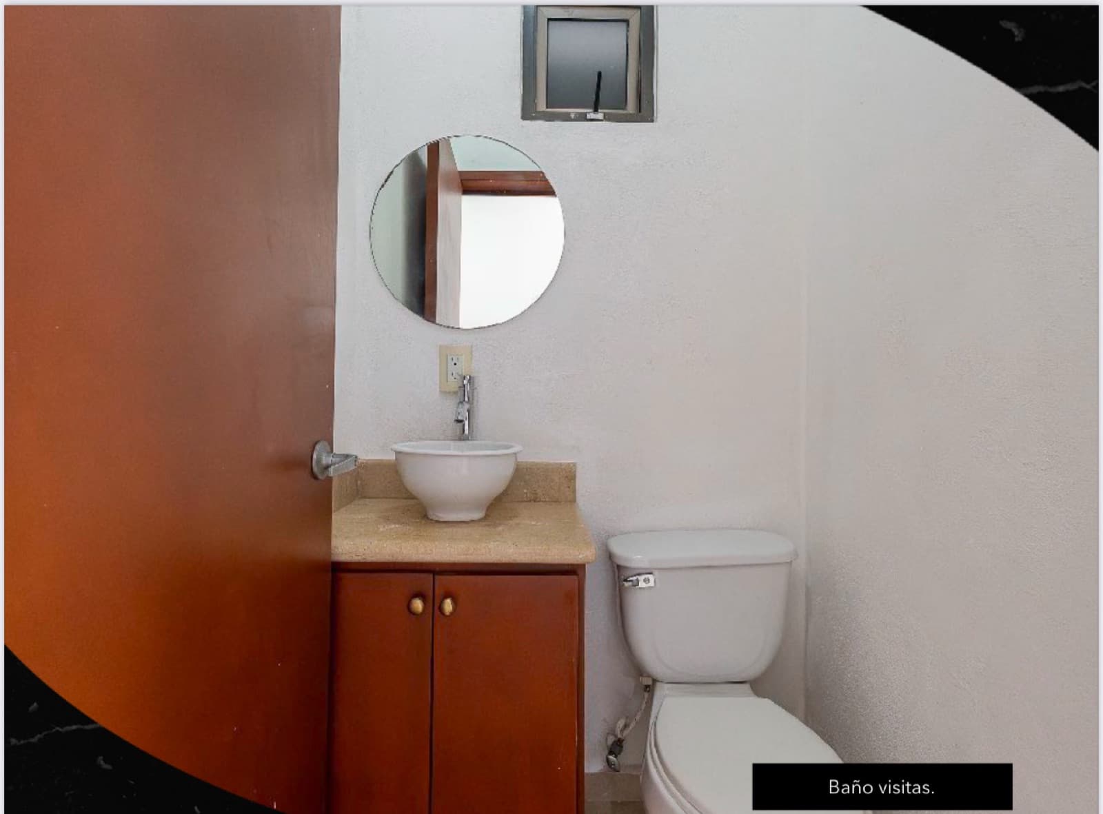 Two-story penthouse with 4 bedrooms, plus a studio and 4.5 bathrooms, near Plaza Las Américas