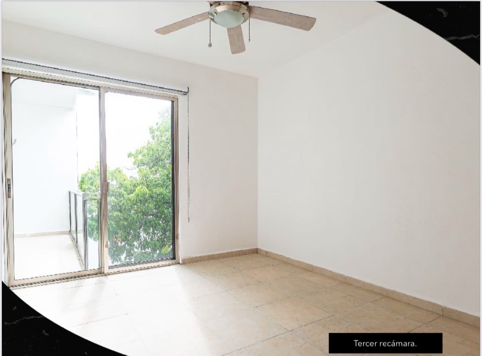 Two-story penthouse with 4 bedrooms, plus a studio and 4.5 bathrooms, near Plaza Las Américas