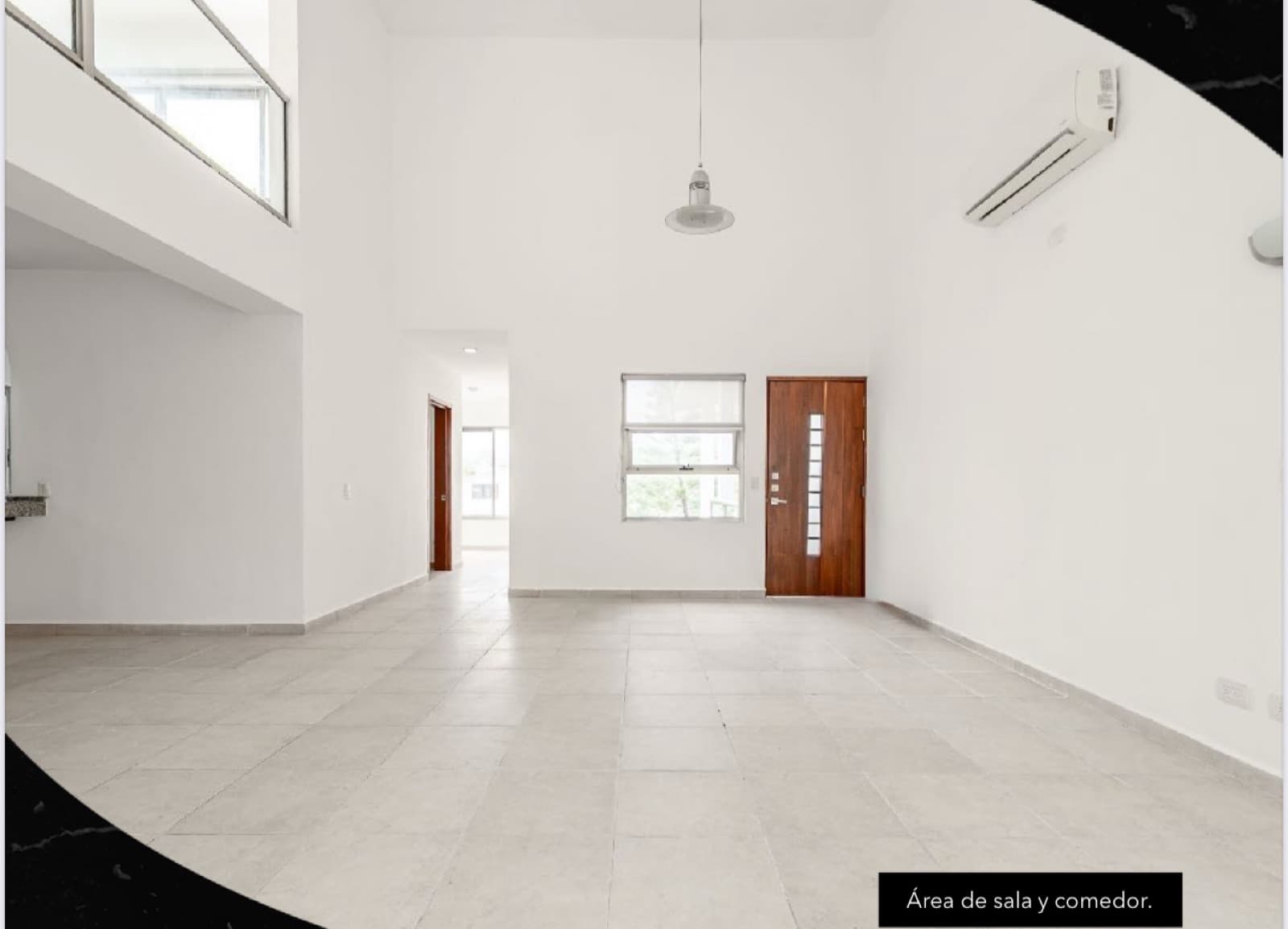 Two-story penthouse with 4 bedrooms, plus a studio and 4.5 bathrooms, near Plaza Las Américas