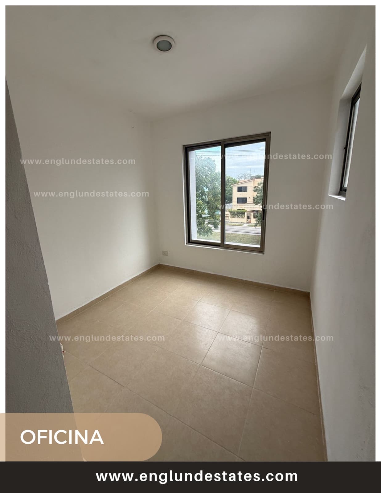 Two-story penthouse with 4 bedrooms, plus a studio and 4.5 bathrooms, near Plaza Las Américas
