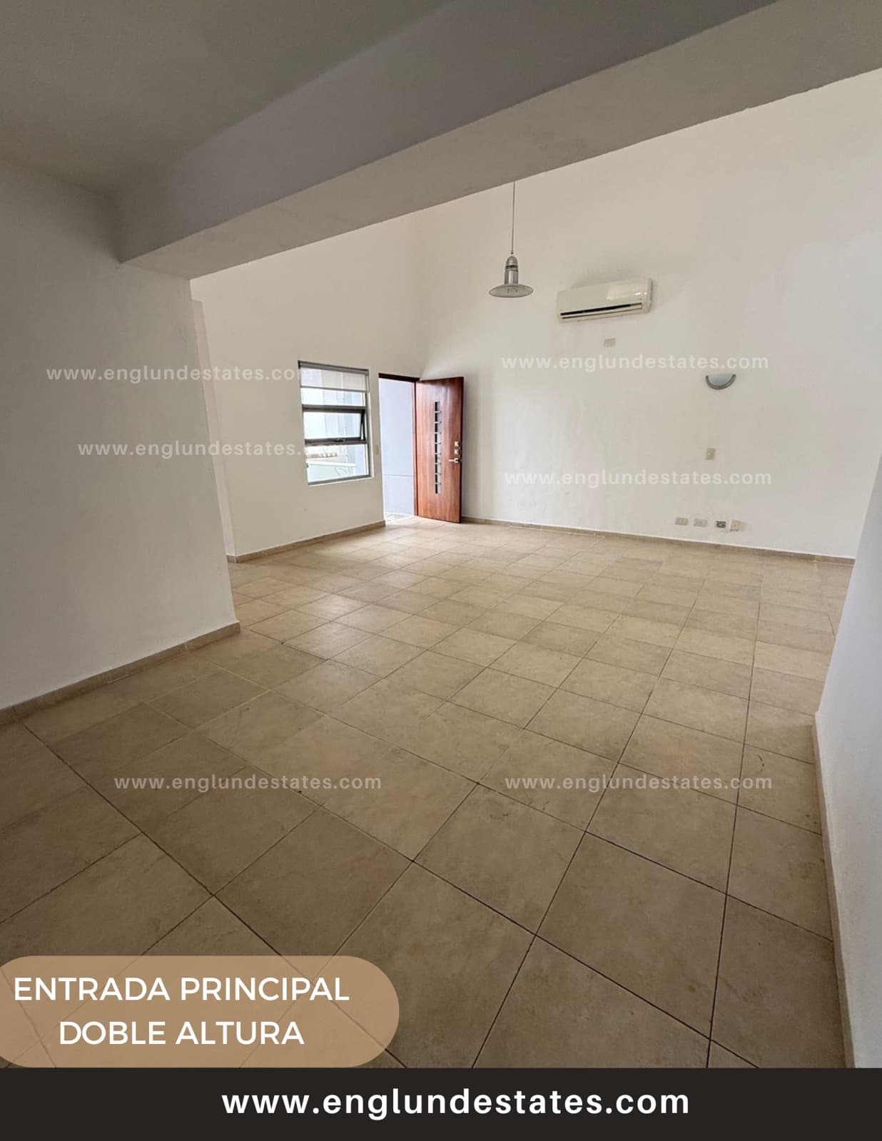 Two-story penthouse with 4 bedrooms, plus a studio and 4.5 bathrooms, near Plaza Las Américas