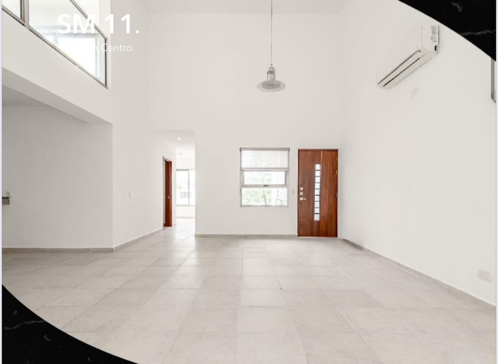 Two-story penthouse with 4 bedrooms, plus a studio and 4.5 bathrooms, near Plaza Las Américas