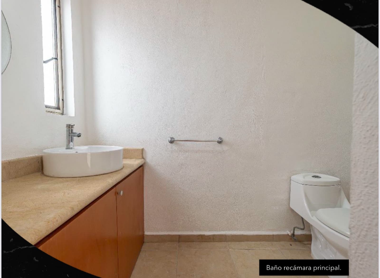 Two-story penthouse with 4 bedrooms, plus a studio and 4.5 bathrooms, near Plaza Las Américas
