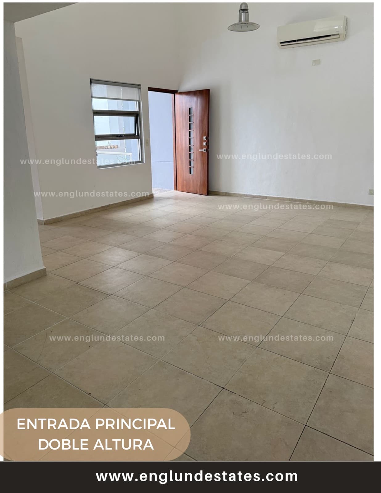 Two-story penthouse with 4 bedrooms, plus a studio and 4.5 bathrooms, near Plaza Las Américas