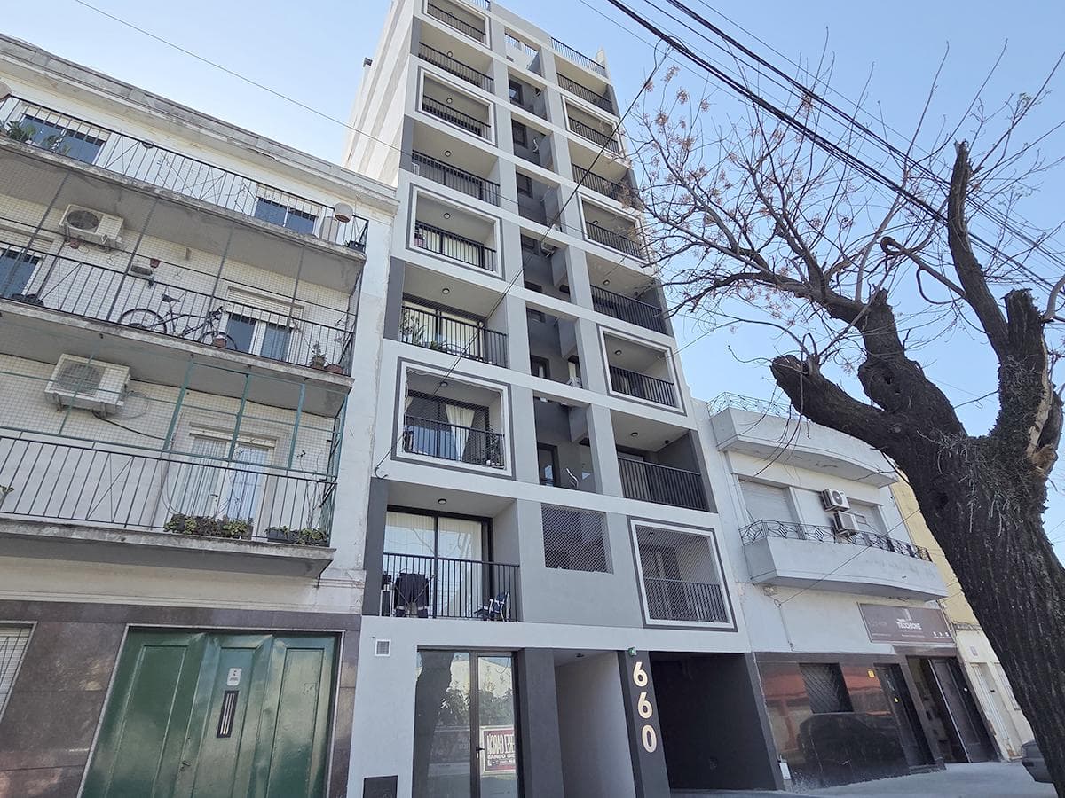 VENTA DEPARTAMENTO 2 AMBIENTES PARQUE CHAS CON BALCON ESTRENAR