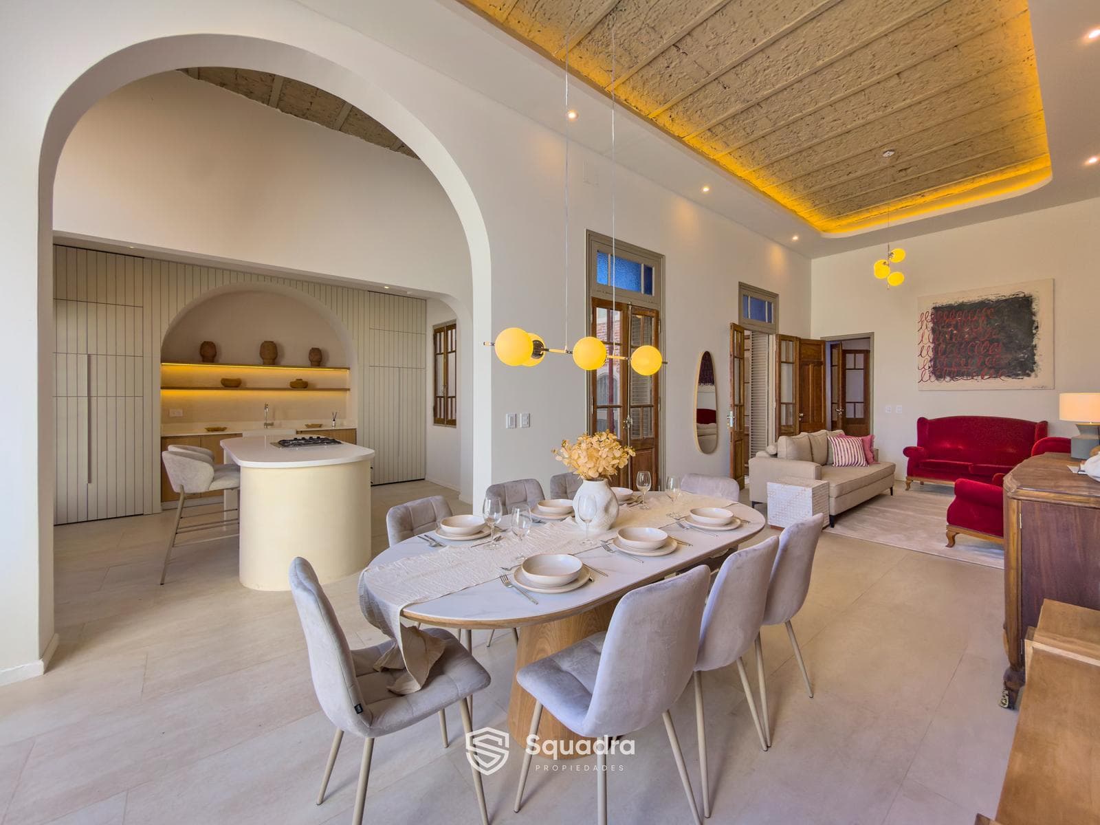 FOR SALE - 3-bedroom house with a multipurpose room, garage, patio, and pool - Abasto, Rosario.