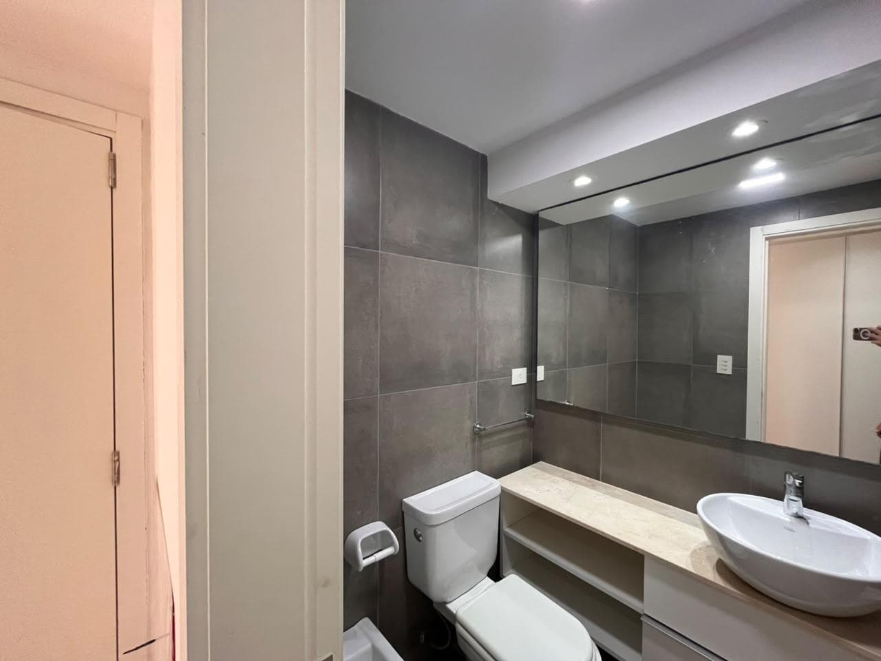 FOR SALE - 2-Bedroom Apartment, Garage Option - Downtown, Rosario