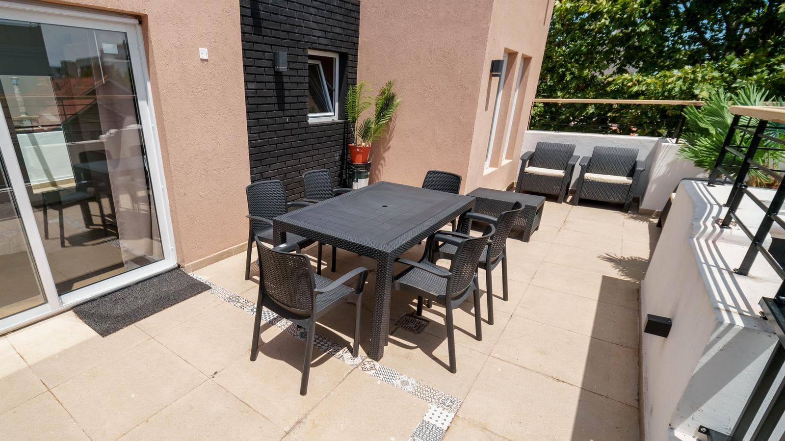 Fully Recycled Duplex Apartment in Chauvin