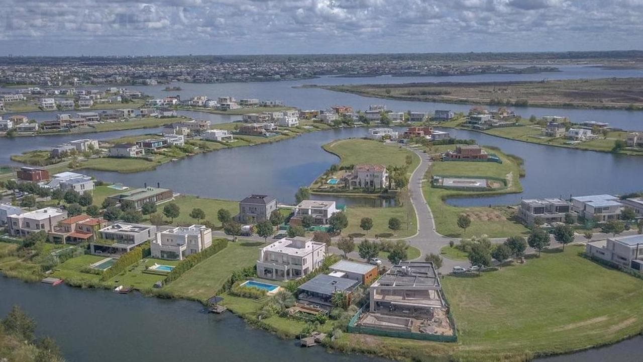 Excellent Lot Adjacent to a Gated Community - Acacias Private Neighborhood