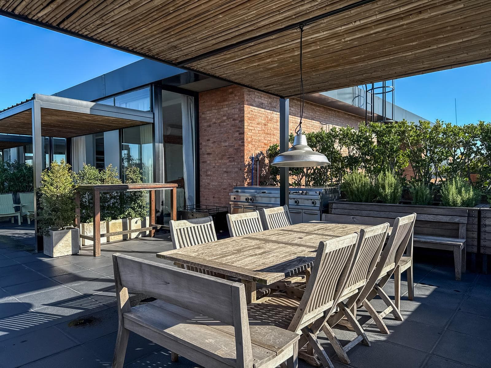 Stunning penthouse with a 280 m2 terrace, amenities, and security