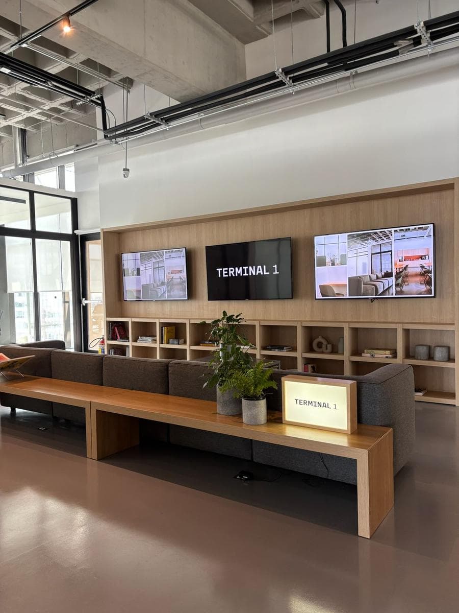 Furnished office in Naples