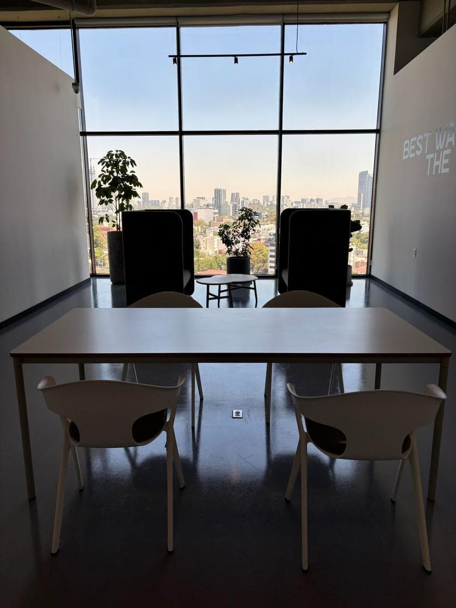 Furnished office in Naples