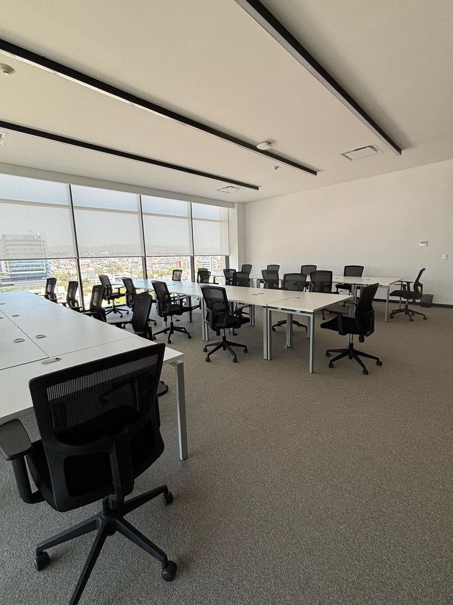 Furnished office in Naples