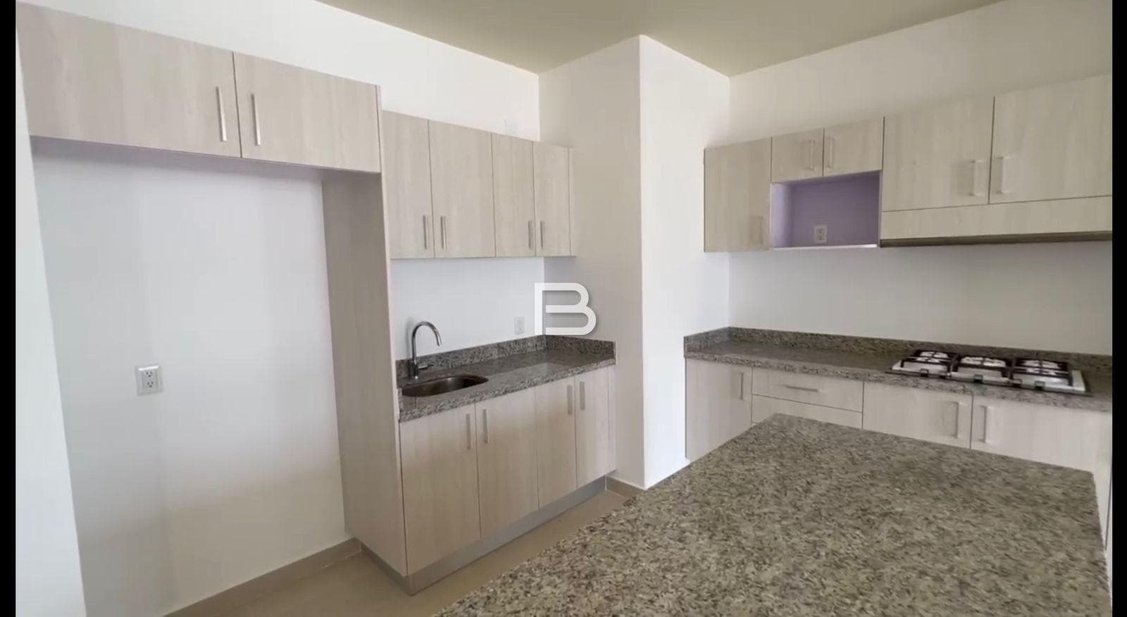 Apartment for Sale in Valle Aurora on Huayacan Avenue
