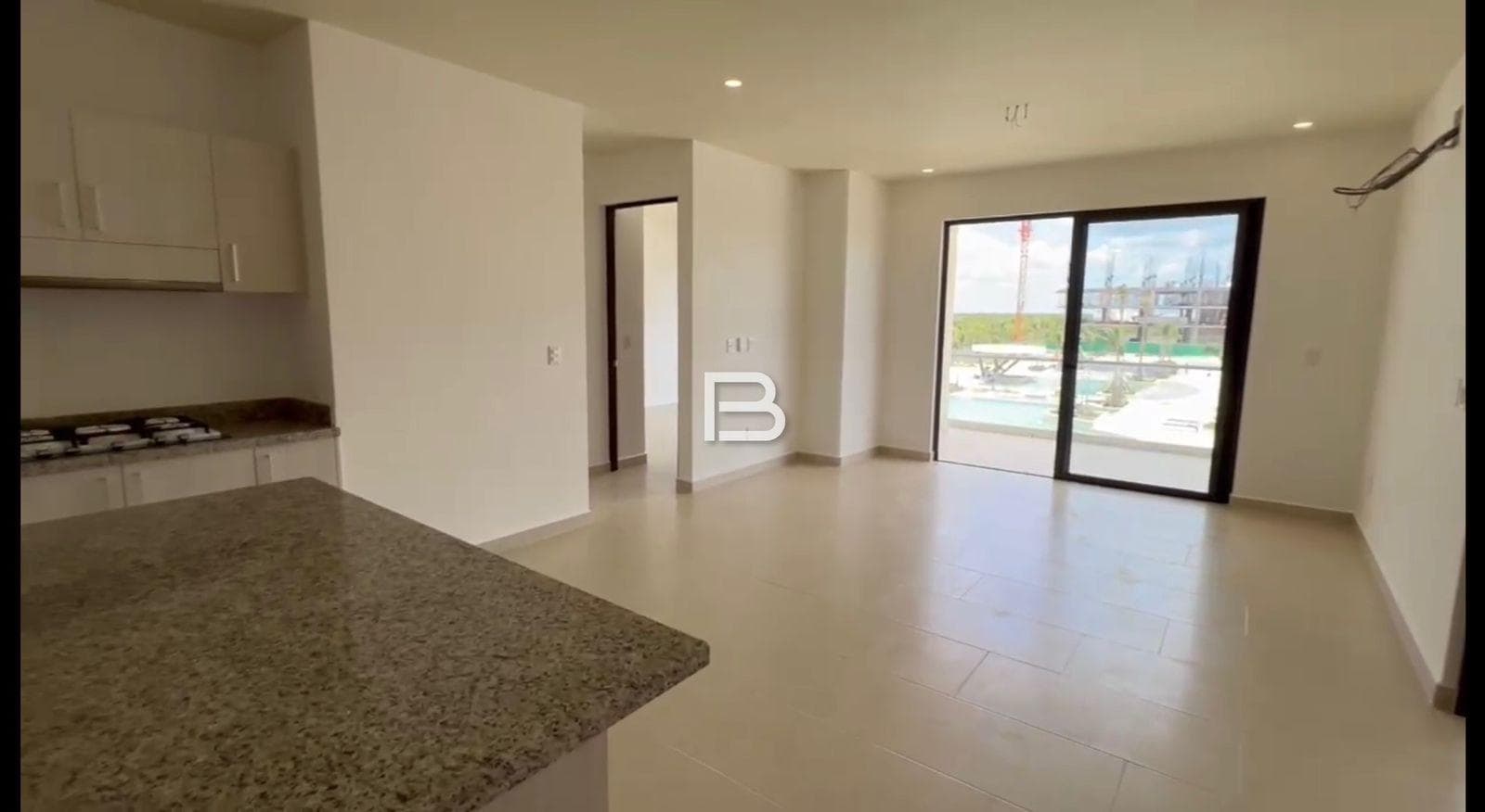 Apartment for Sale on Huayacan Avenue in Valle Aurora