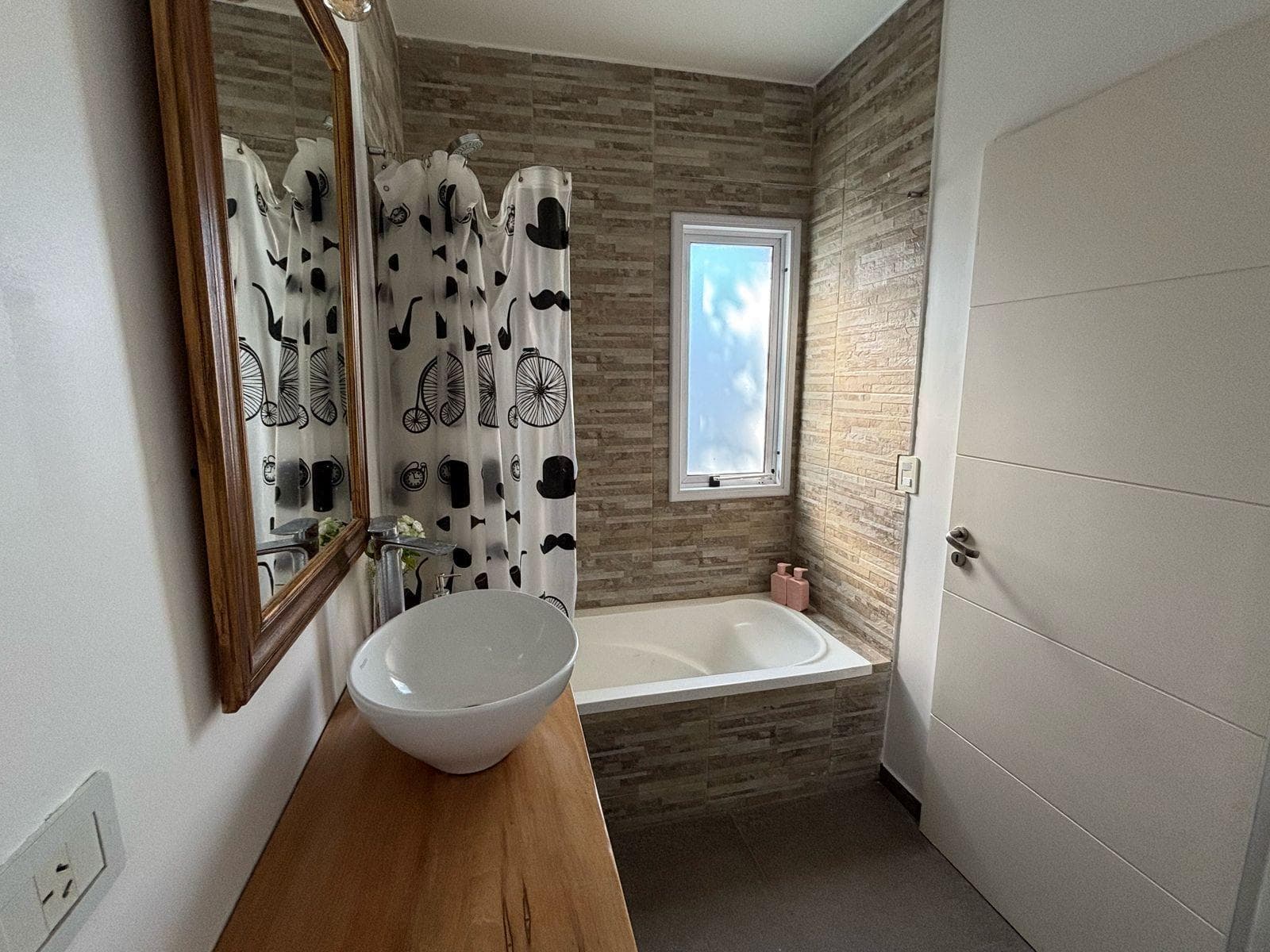 House for Sale - 5 Bedrooms in Harás Santa María, Los Eucaliptus