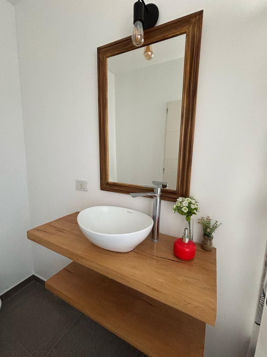 House for Sale - 5 Bedrooms in Harás Santa María, Los Eucaliptus