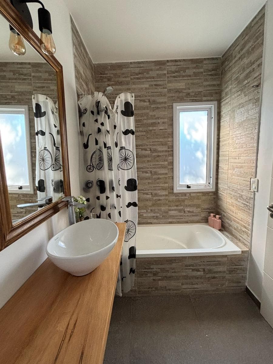 House for Sale - 5 Bedrooms in Harás Santa María, Los Eucaliptus