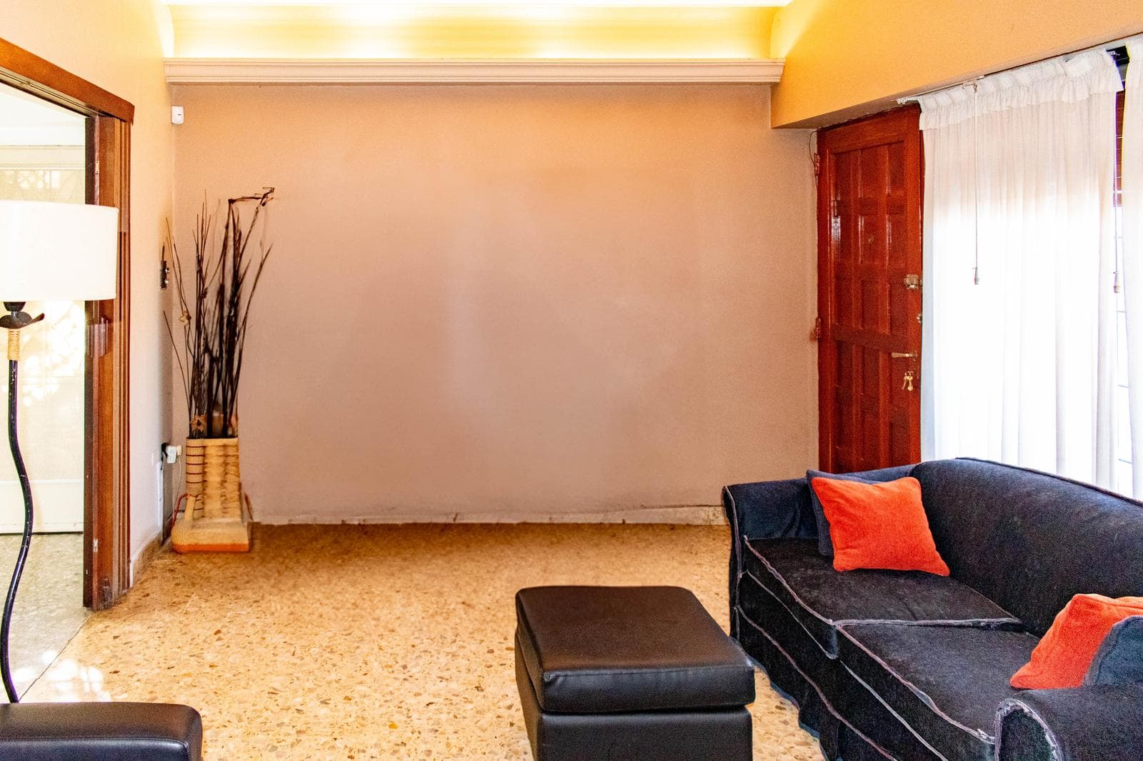 VENTA CASA 3 AMBIENTES CON DEPARTAMENTO TIPO DÚPLEX SOBRE AMPLIO LOTE
