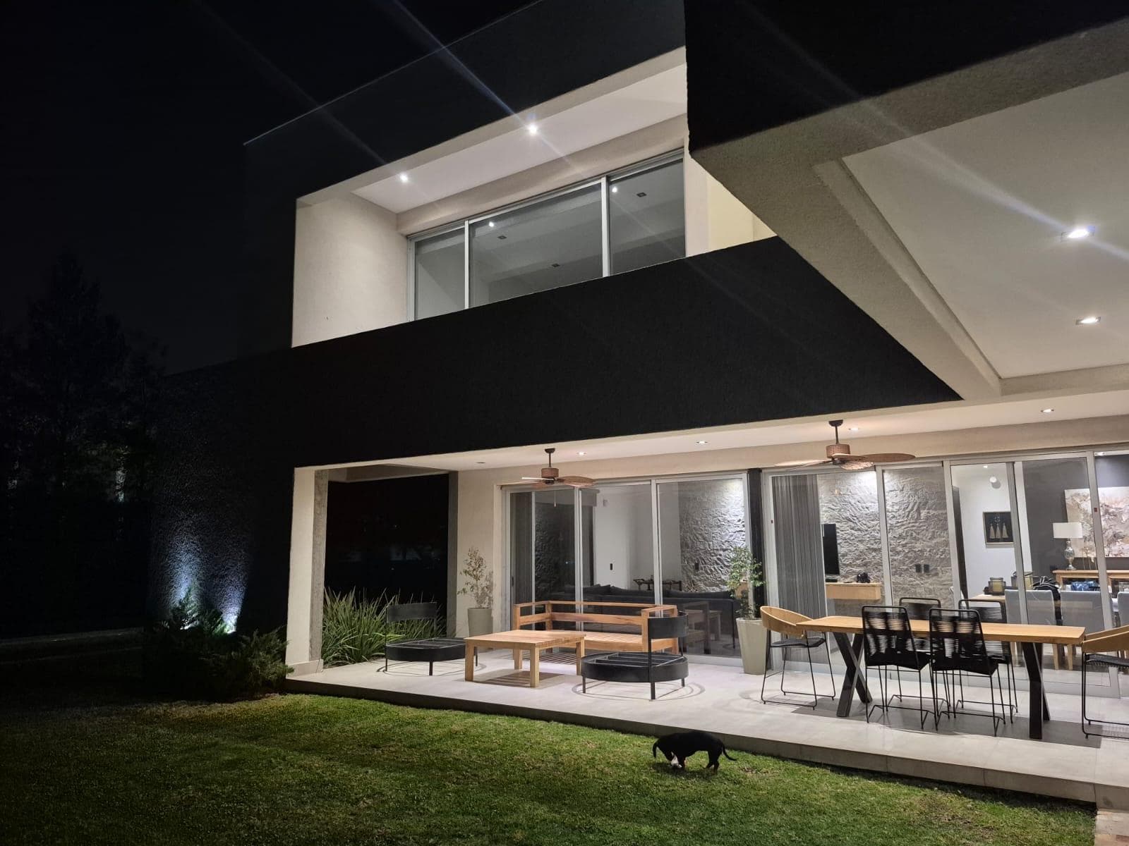 Exclusiva casa de diseño en Palmares Valley | Privacidad, amplitud y vistas a la montaña