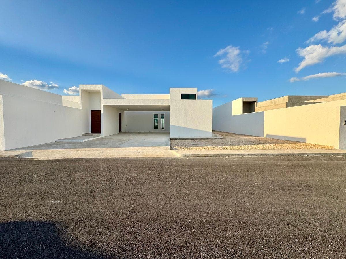 4-Bedroom House for Sale with Spacious Lot in Dzityá
