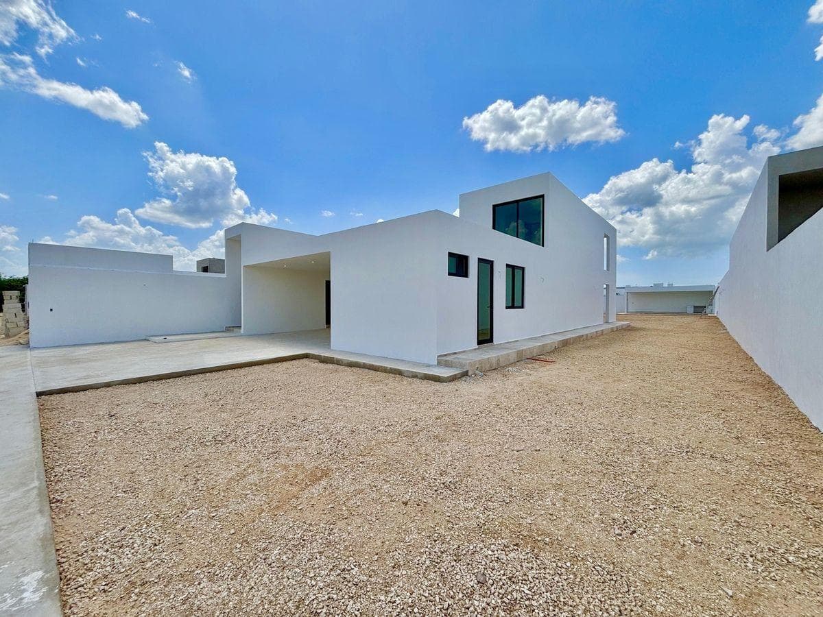 4-Bedroom House for Sale with Spacious Lot in Dzityá