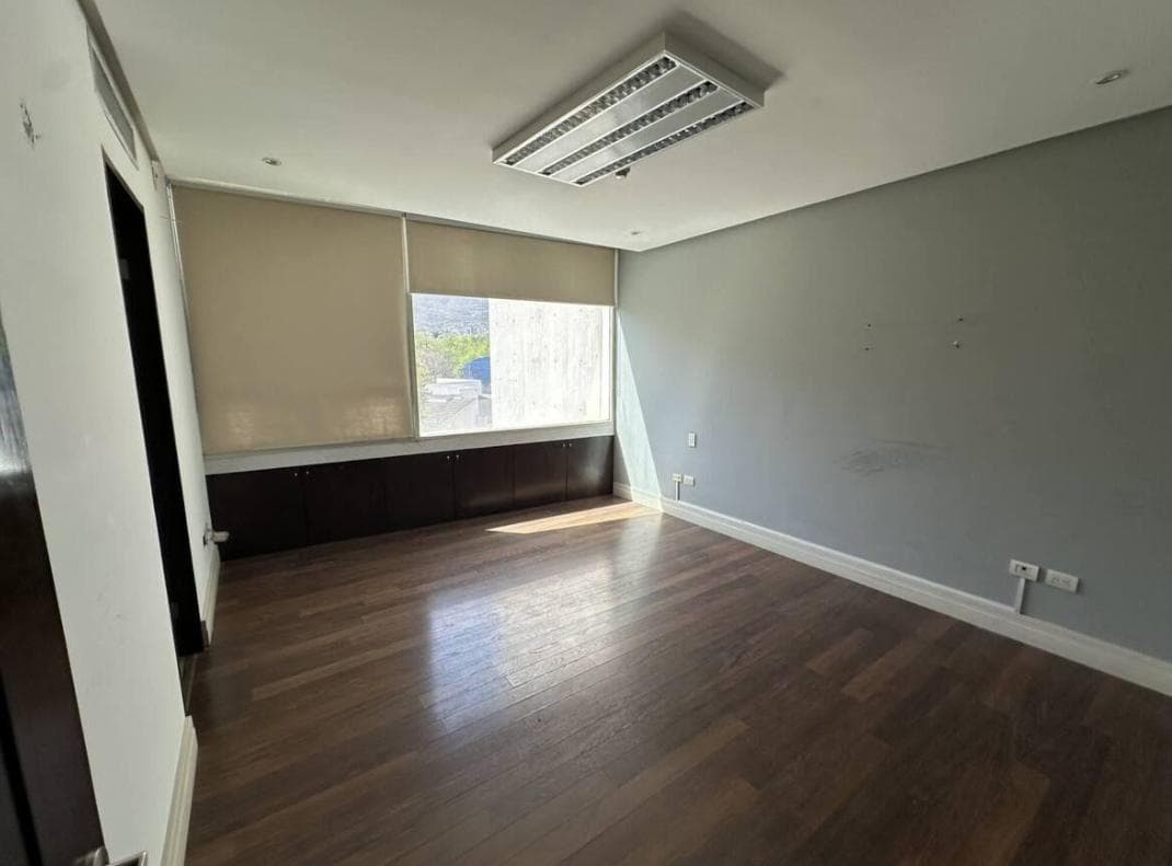 FULLY EQUIPPED OFFICE IN SAN PEDRO