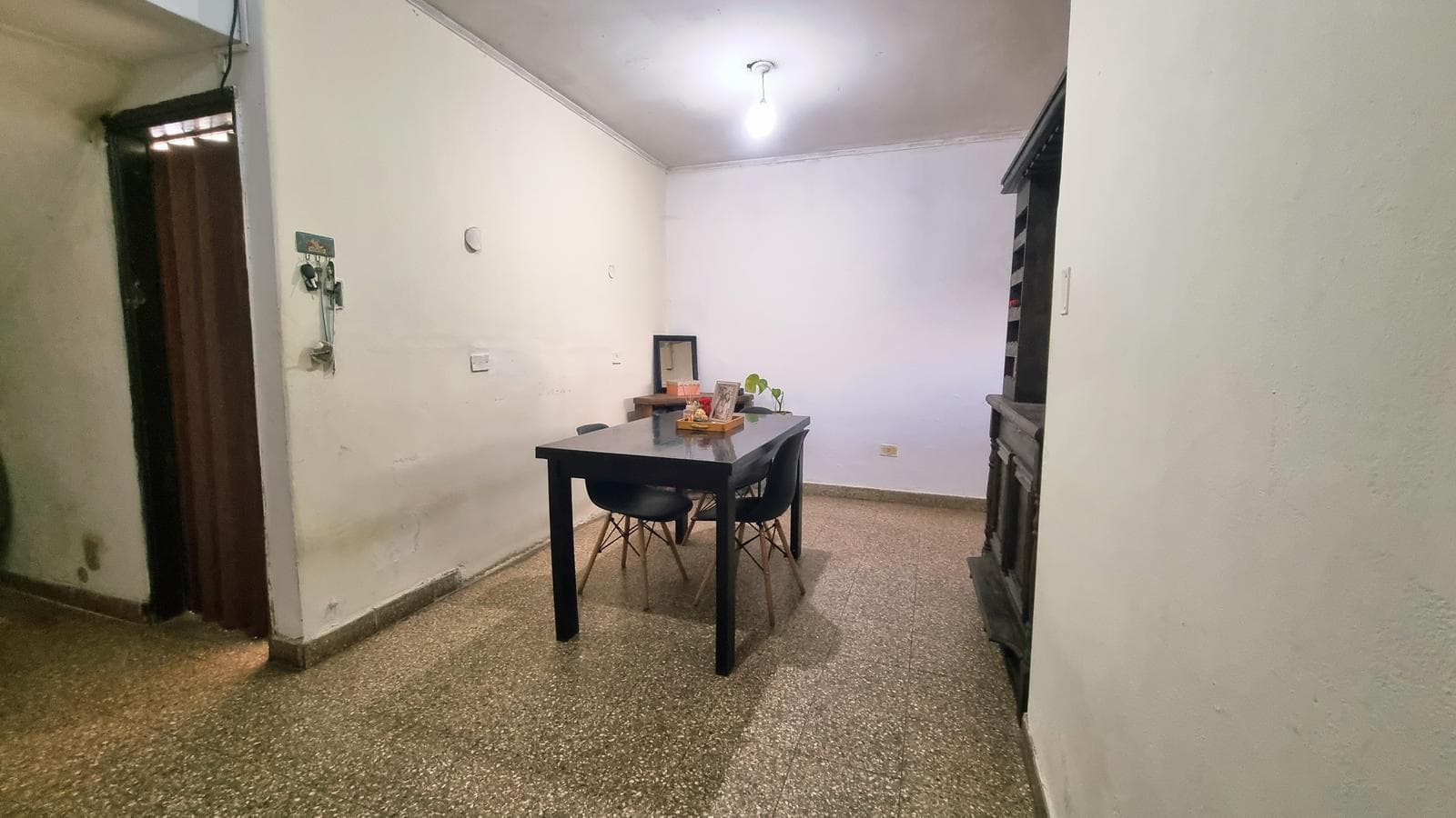 Great location—ground-floor penthouse with a garage, in the Downtown area!!