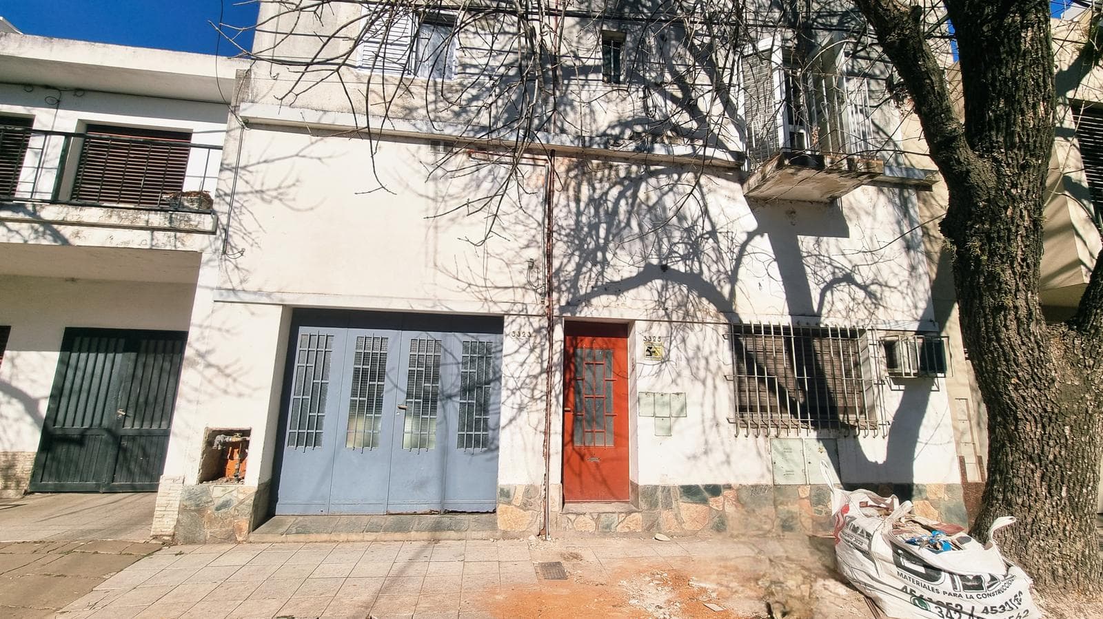 Great location—ground-floor penthouse with a garage, in the Downtown area!!