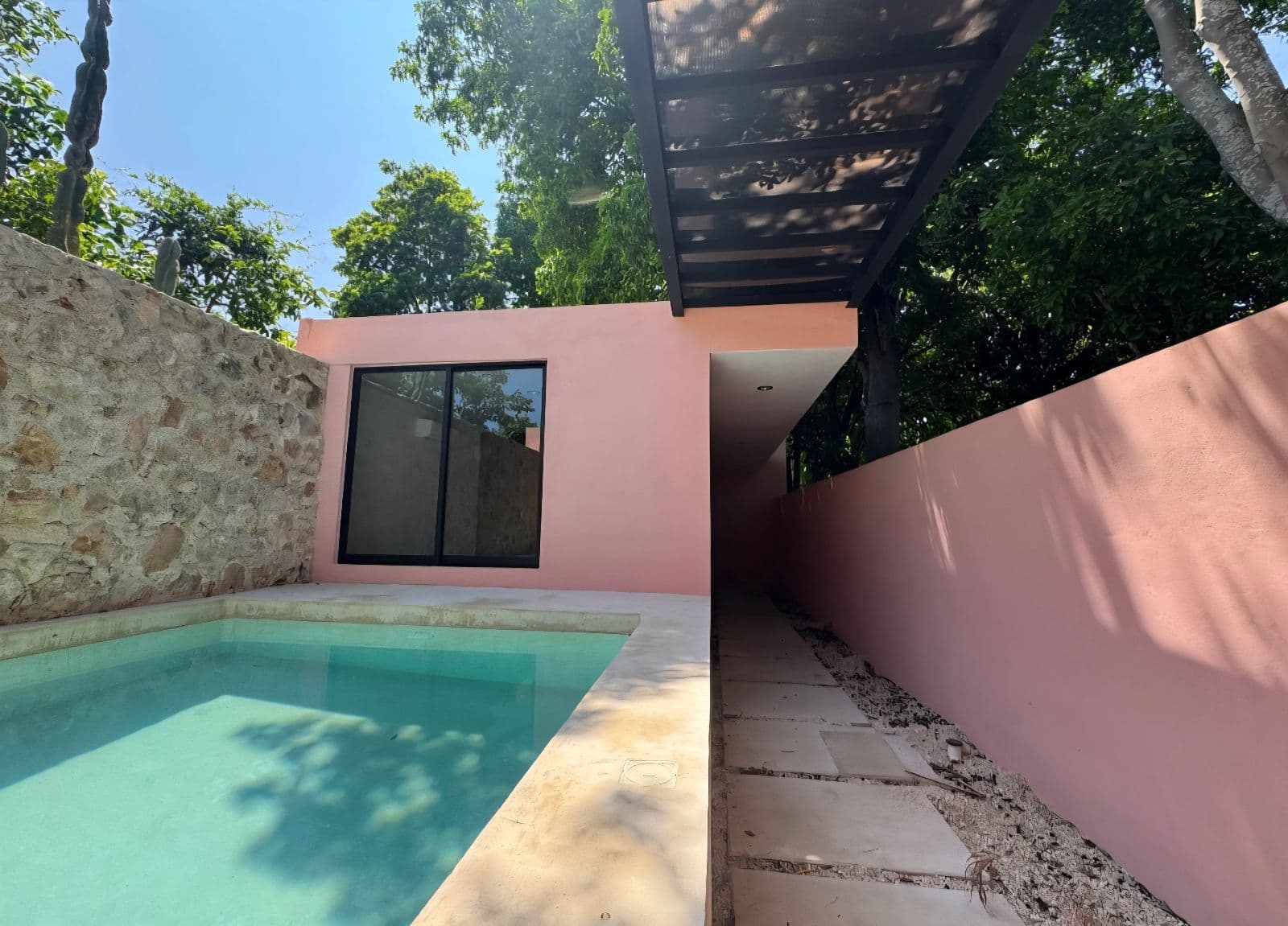 REMODELED HOUSE FOR SALE, AVAILABLE IMMEDIATELY, LOCATED IN THE CITY CENTER