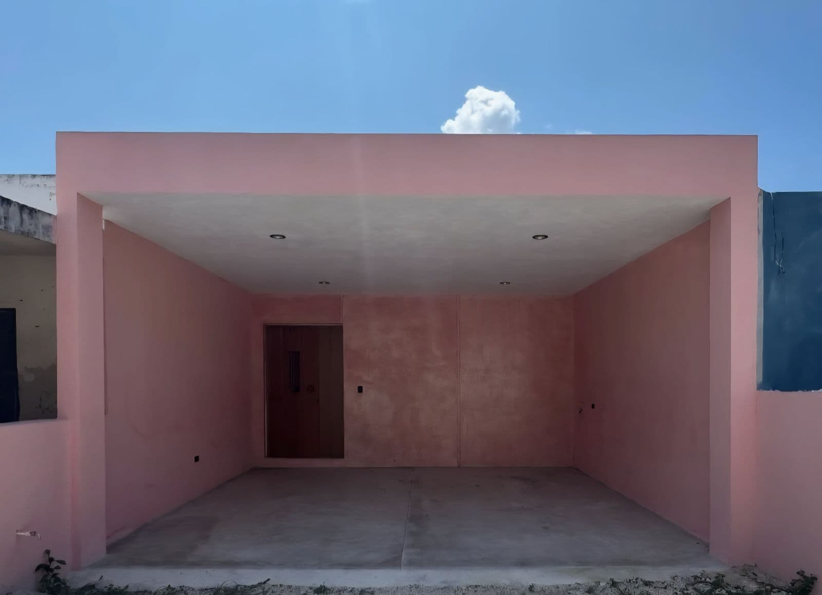 REMODELED HOUSE FOR SALE, AVAILABLE IMMEDIATELY, LOCATED IN THE CITY CENTER