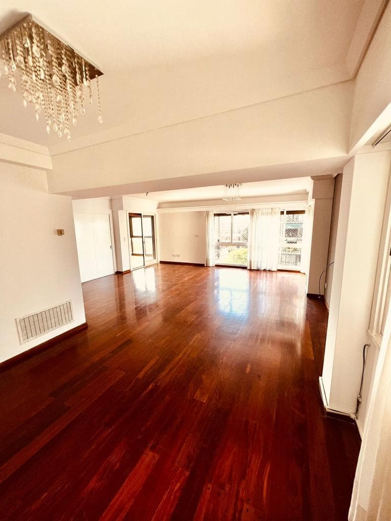 Annual Rental: 5-Bedroom Semi-Apartment on 5th Floor on Av. Libertador, Olivos, Vicente López