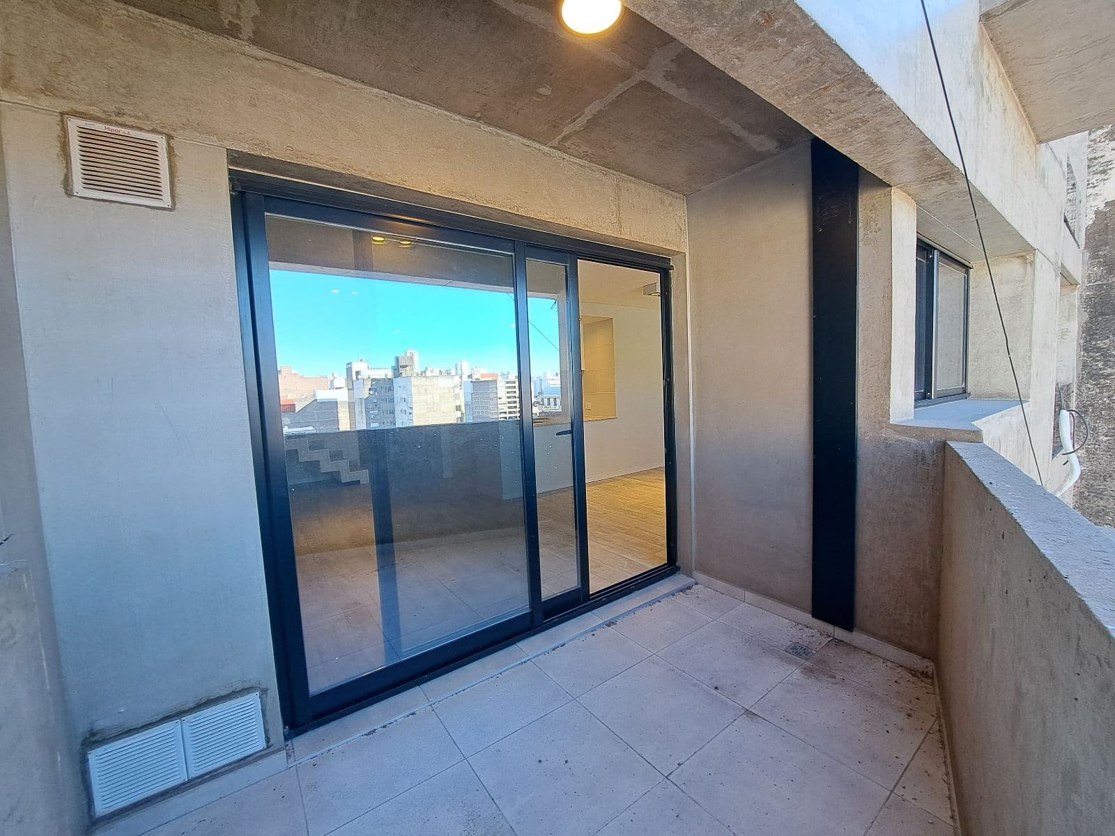 Departamento duplex de 2 dormitorios con terraza exclusiva a estrenar. Centro , Rosario.