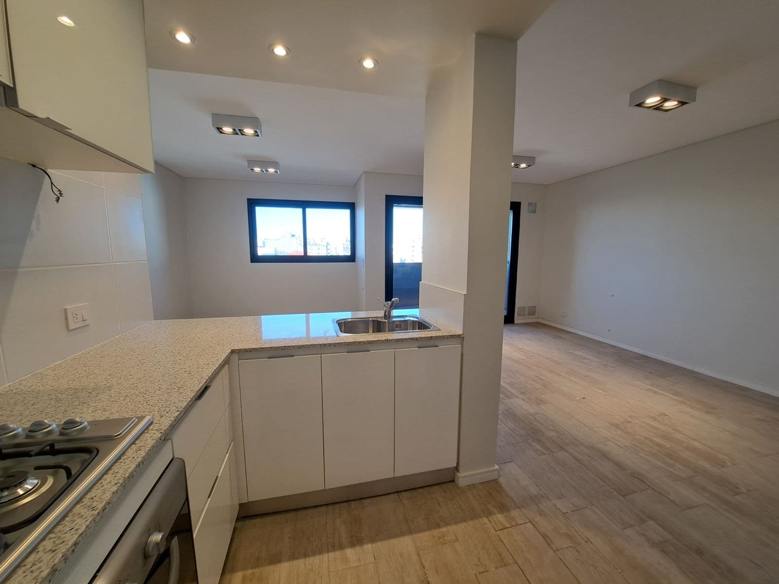 Departamento duplex de 2 dormitorios con terraza exclusiva a estrenar. Centro , Rosario.