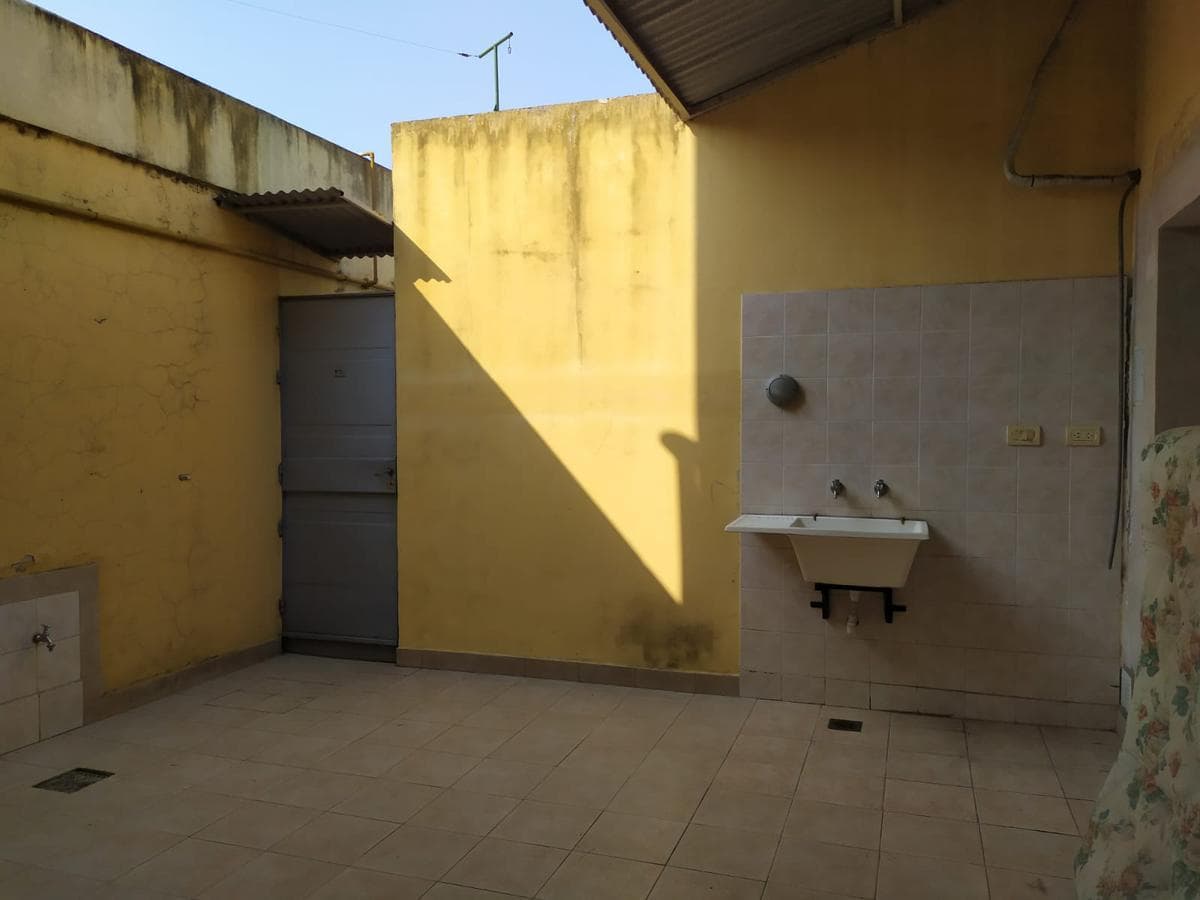 FOR SALE - 3-bedroom house with a hallway. Azcuénaga neighborhood, Rosario
