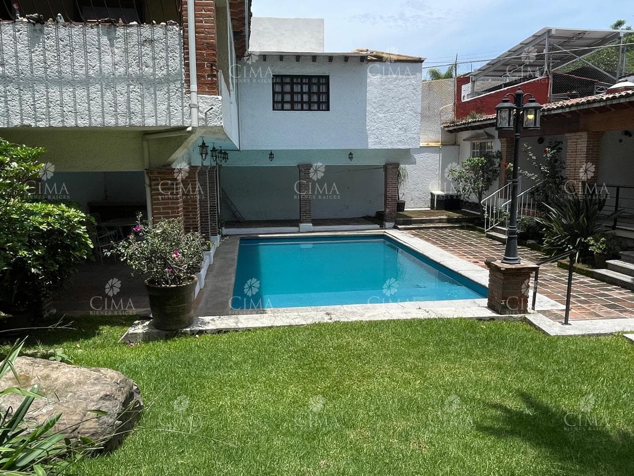Venta casa en condominio en Lomas de Atzingo - V372