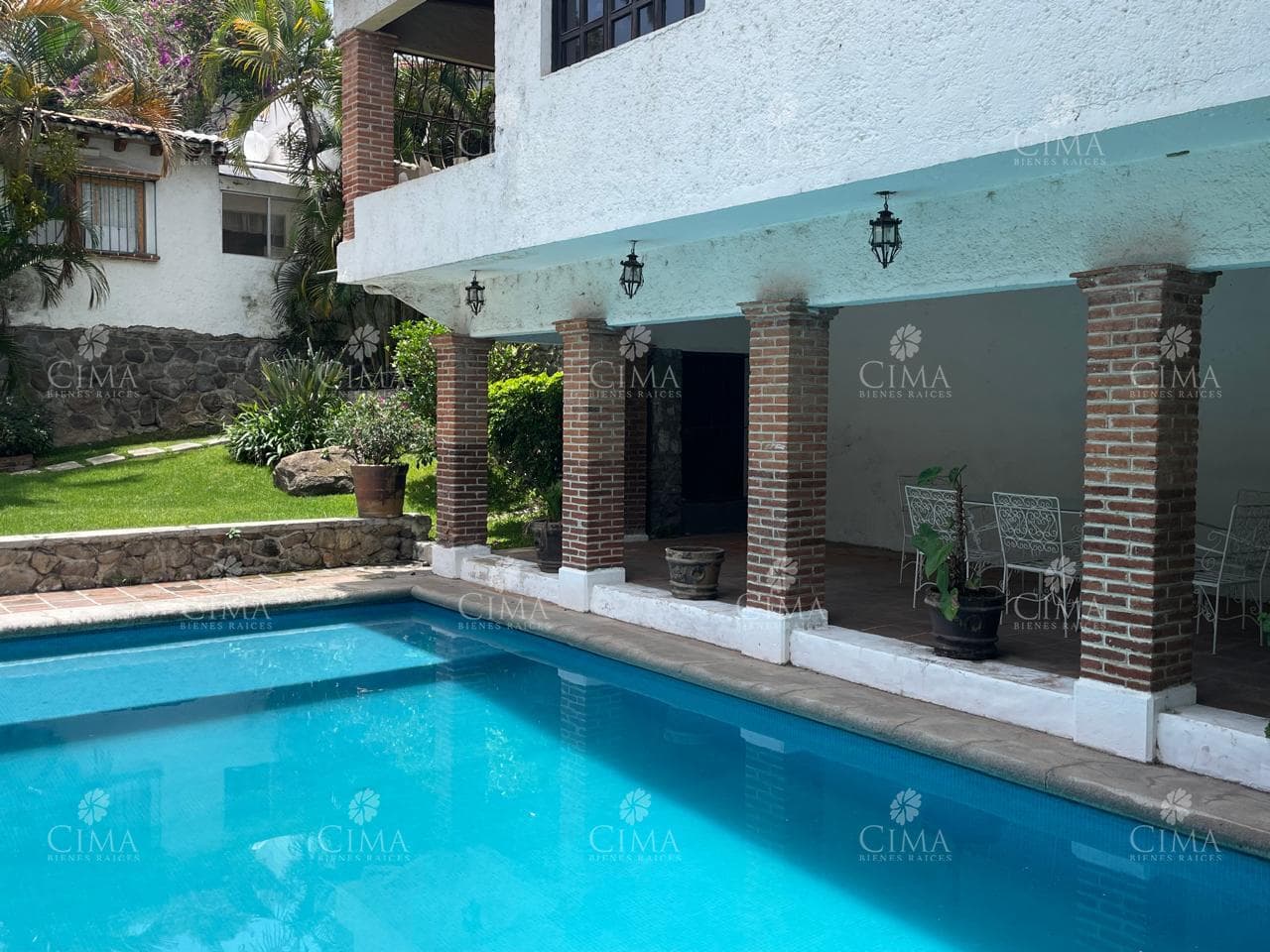 Venta casa en condominio en Lomas de Atzingo - V372