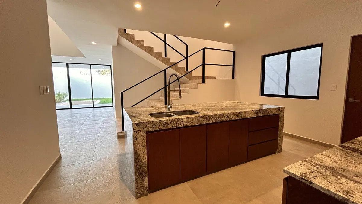Casa en renta o venta en Temozón norte muy cerca de la universidad marista