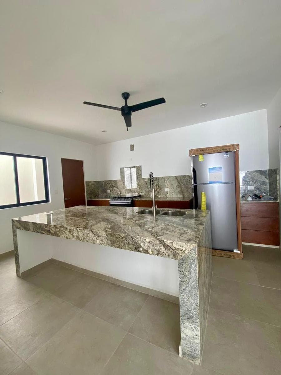 Casa en renta o venta en Temozón norte muy cerca de la universidad marista