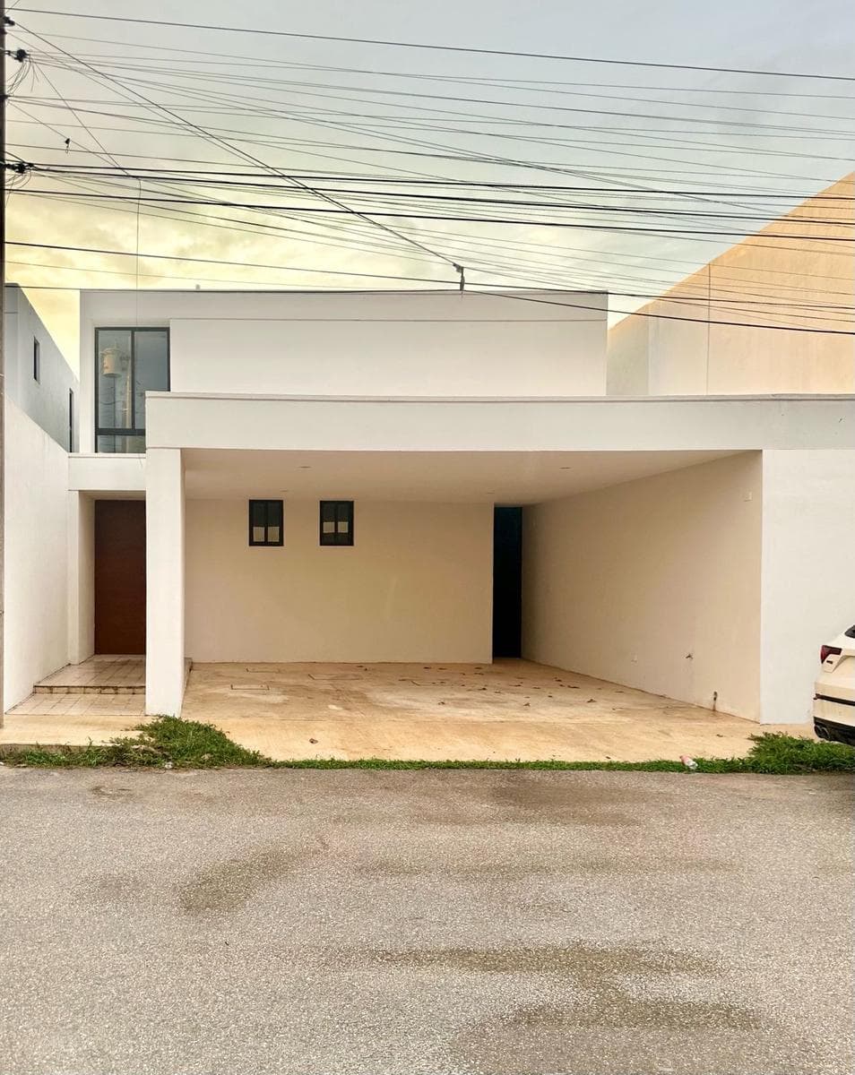 Casa en renta o venta en Temozón norte muy cerca de la universidad marista