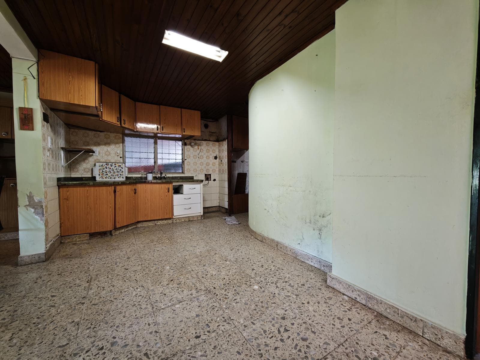 House for Sale in Need of Renovation in Escobar