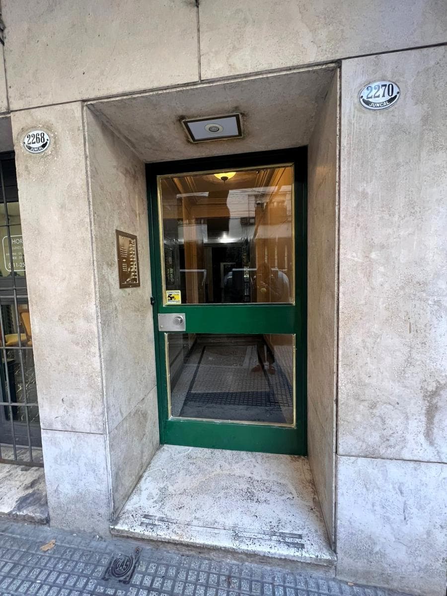 FOR SALE: Apartment on JUNCAL around 2200, between Larrea and Azcuenaga, RECOLETA, 56 m²