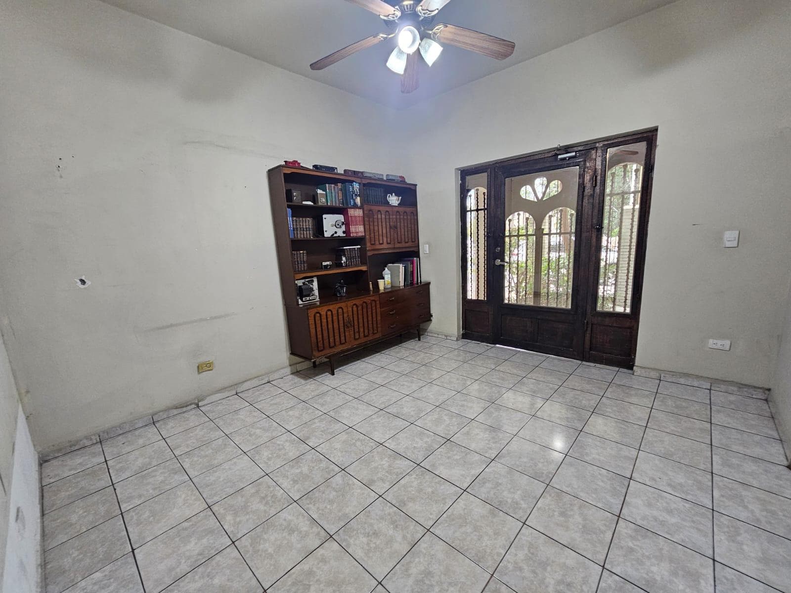 HOUSE FOR SALE IN MITRAS CENTRO