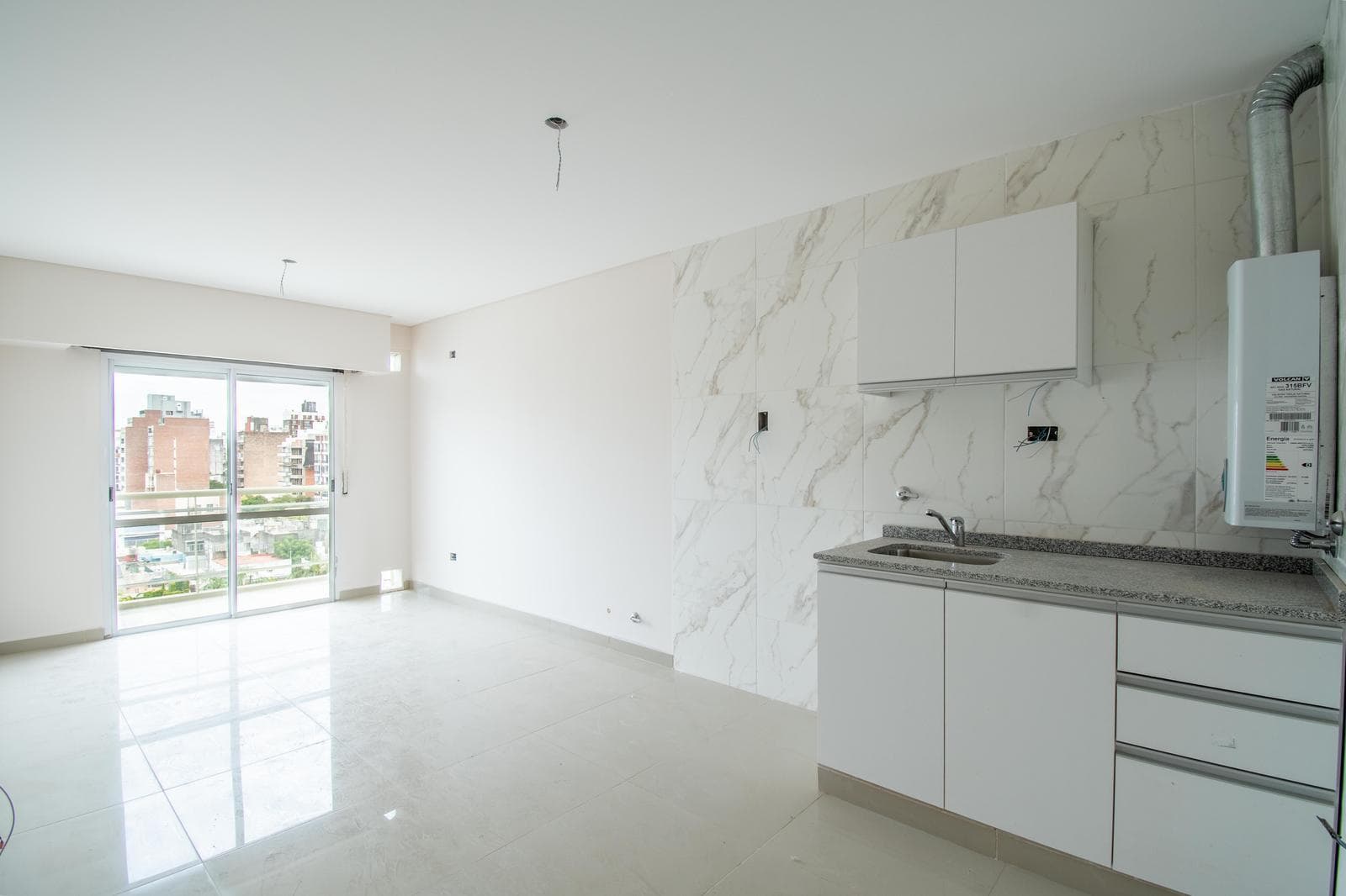 FOR SALE - 1-bedroom apartment with a balcony facing the rear of the building - Downtown, Rosario.