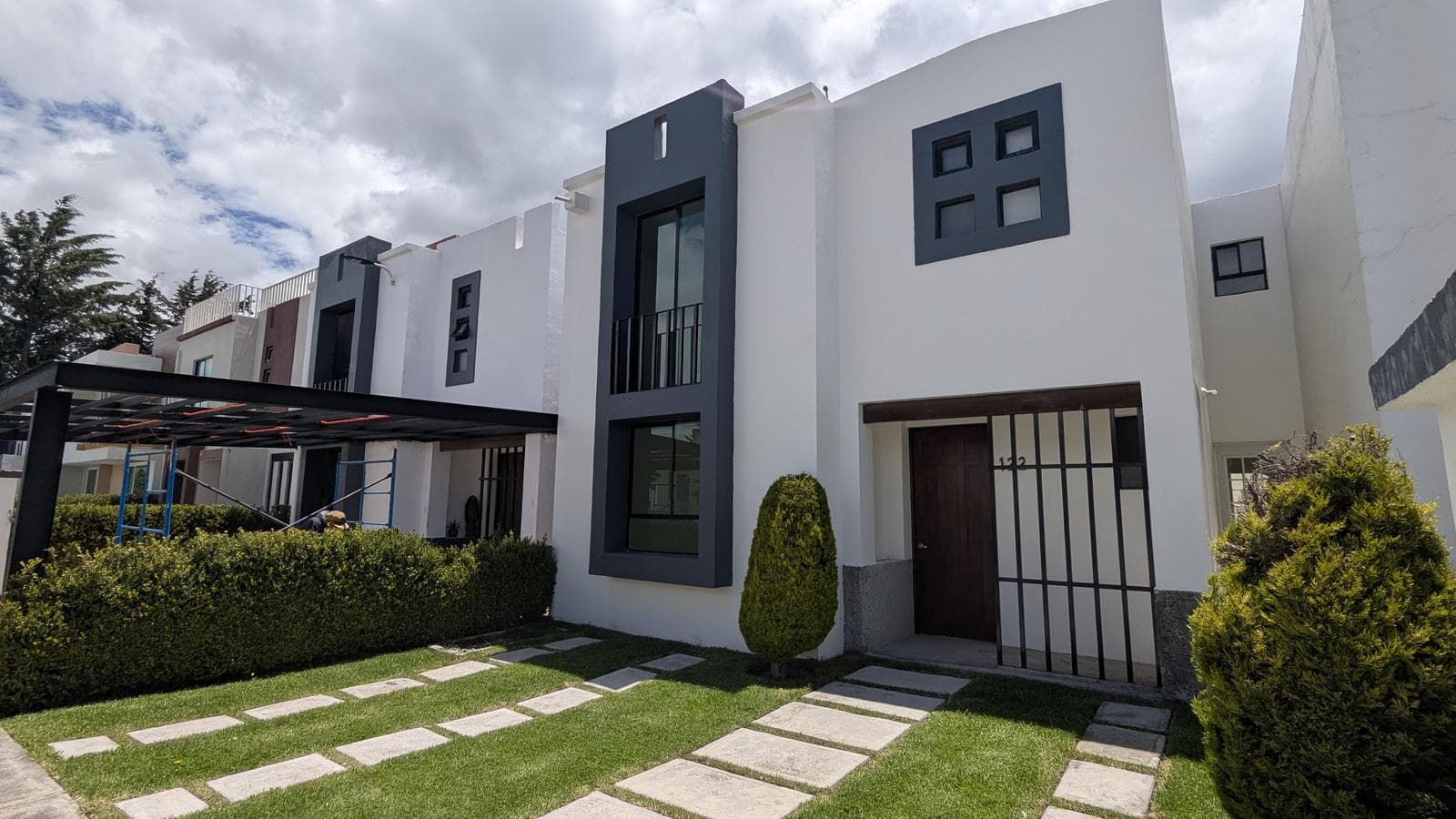 HOUSE FOR SALE IN ZINACANTEPEC, BOSQUES DE ICA RESIDENTIAL COMPLEX