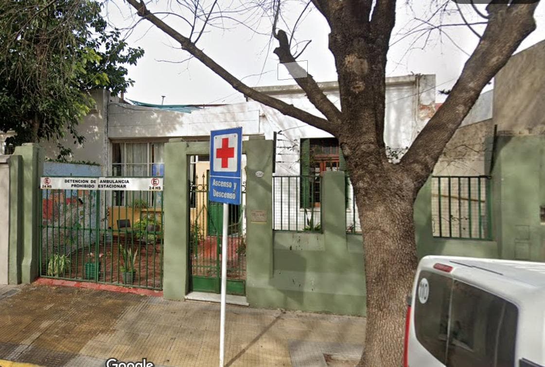 House on a 9.48 m x 52.49 m lot—optional possibility of purchase by a senior care facility