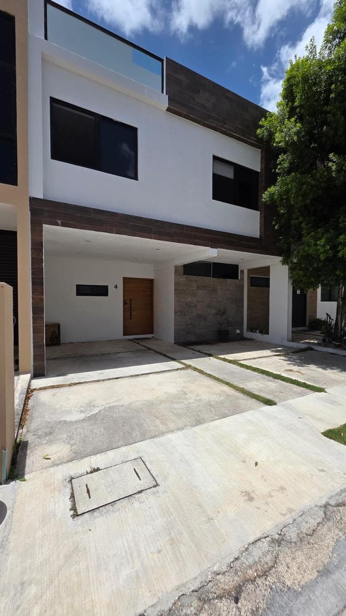 HOUSE FOR SALE IN CANCÚN IN THE ARBOLADA NEIGHBORHOOD WITH A JACUZZI AND ROOFTOP TERRACE