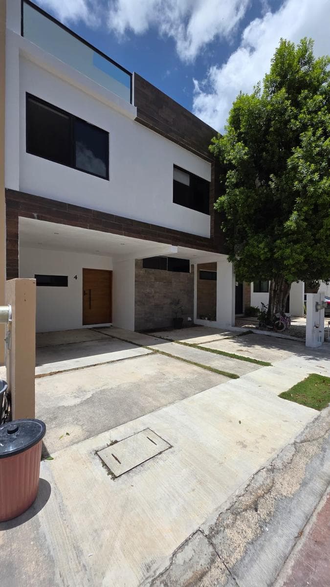 HOUSE FOR SALE IN CANCÚN IN THE ARBOLADA NEIGHBORHOOD WITH A JACUZZI AND ROOFTOP TERRACE