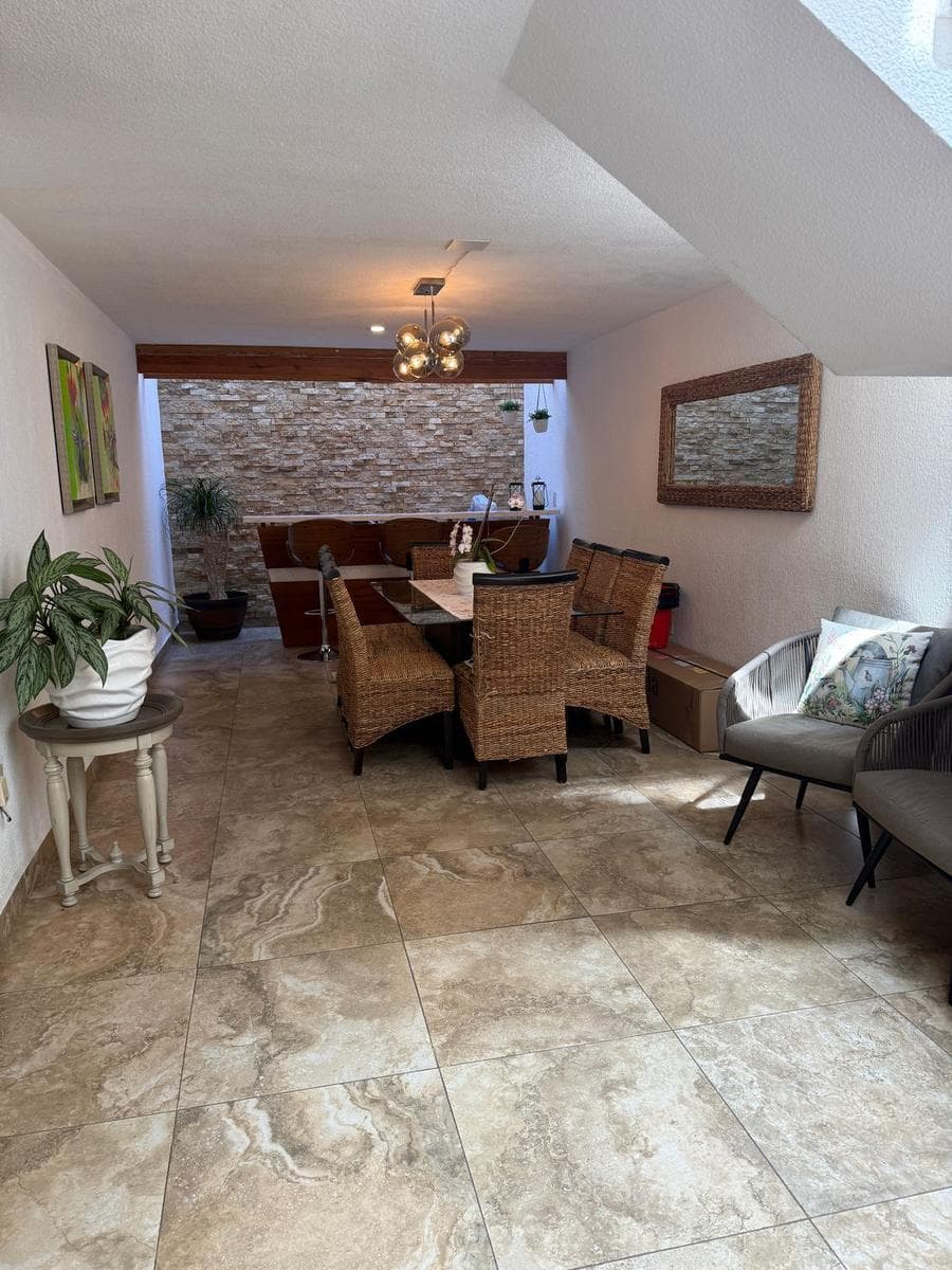 House for sale on a private street in Lateral de Balcones del Campestre